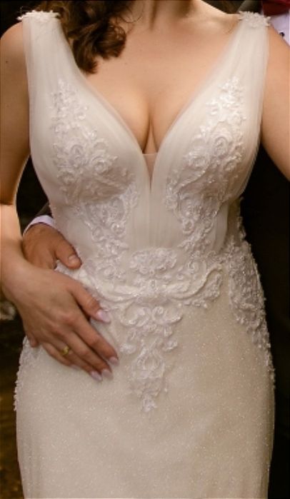 Błyszcząca Suknia ślubna MAXIMA 38, wąski, dopasowany fason