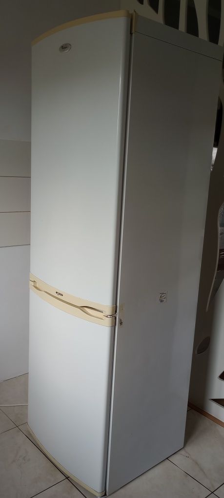 Lodówka duża firmy Whirlpool