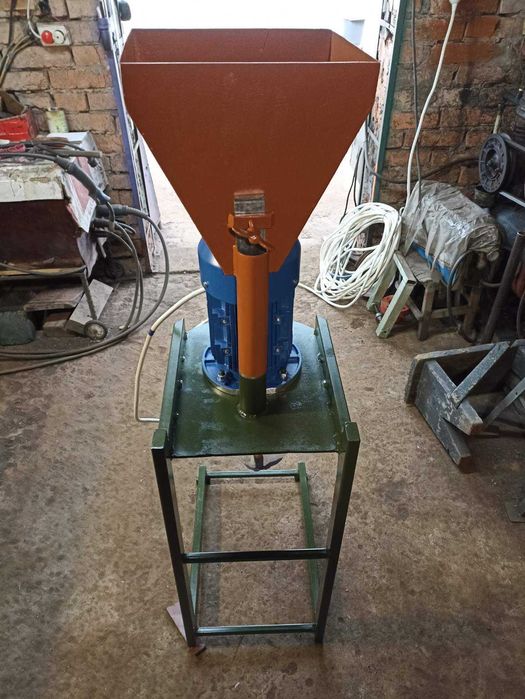 Зерноподрібнювач, млин, дку.