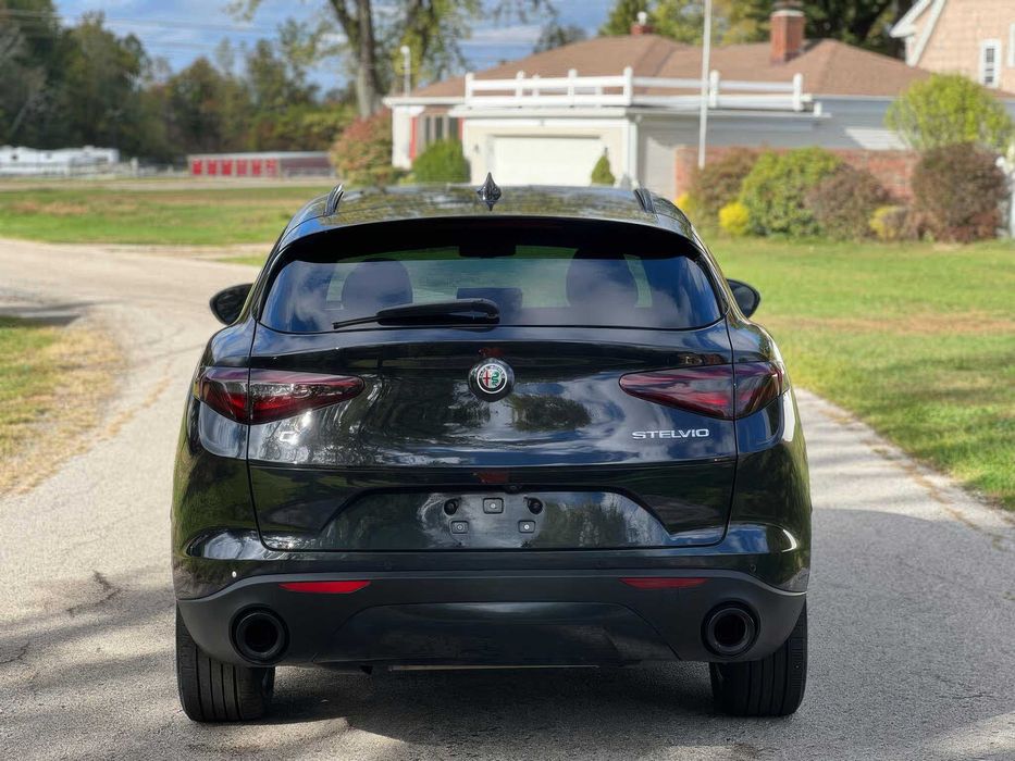 Alfa Romeo Stelvio      2018