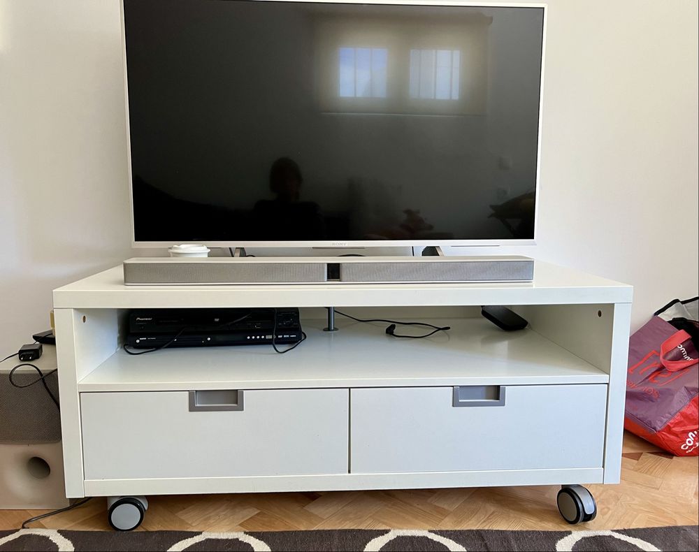 Movel Tv ikea branco com rodas