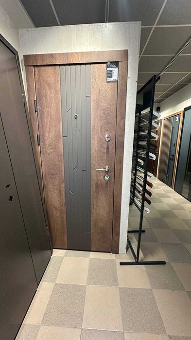 Вхідні двері в квартиру РОЗПРОДАЖ!