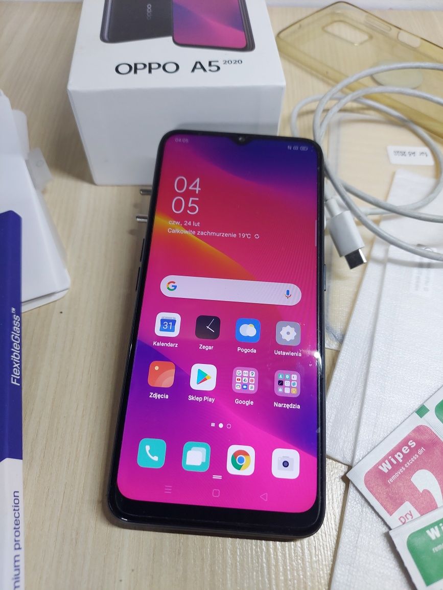 Smartfon OPPO A5 model 2020 64 GB/ 3 GB gratisy dodatki używany sprawn