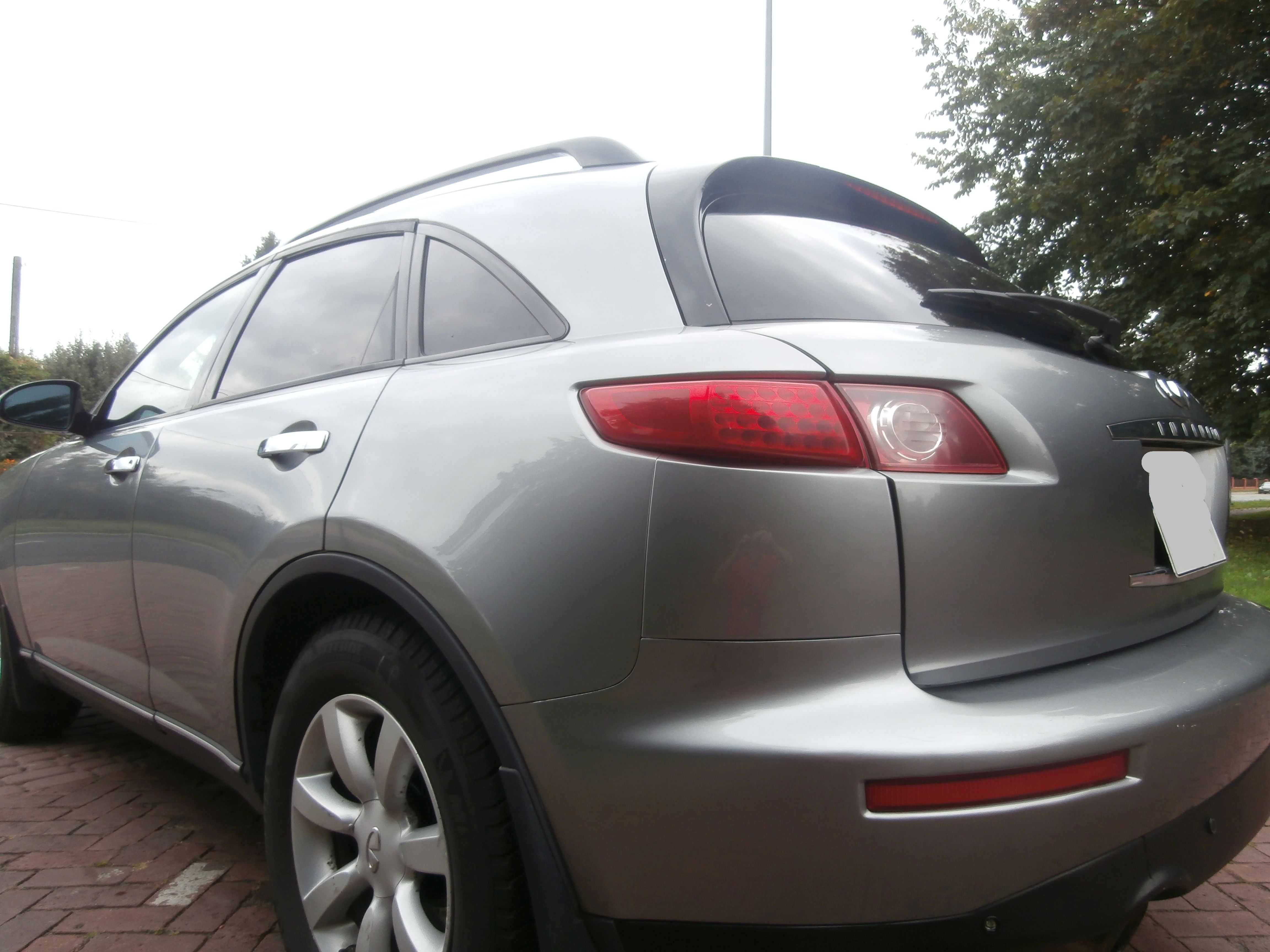 Infiniti FX35  Rok 2005