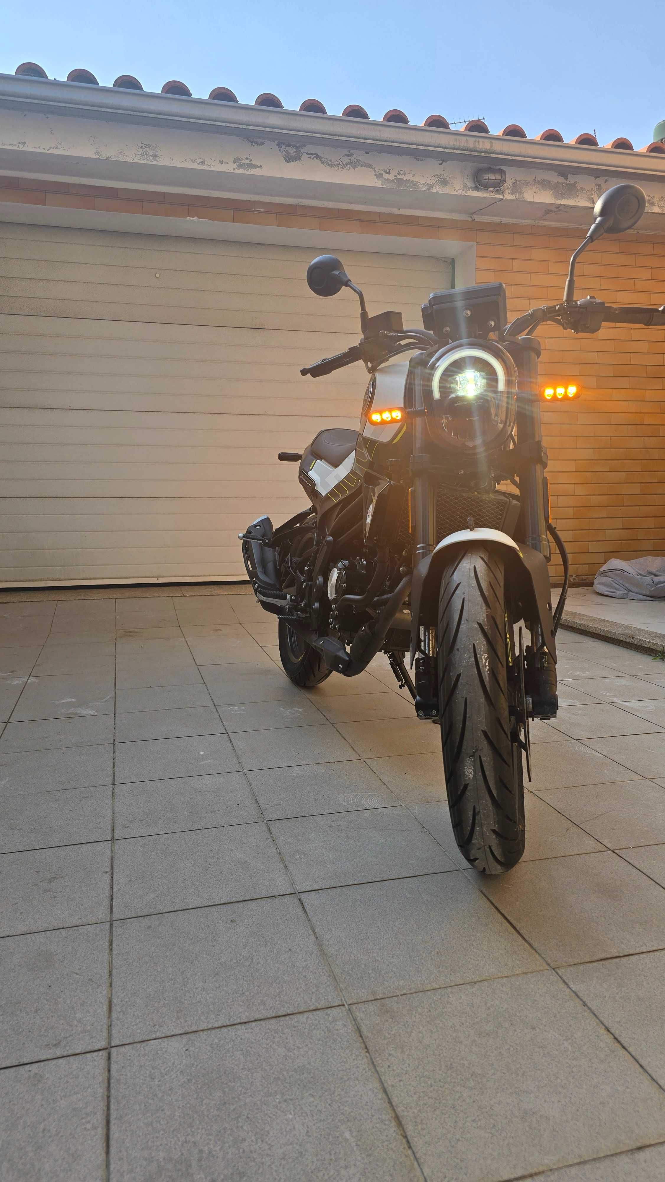 Benelli 125 leoncino