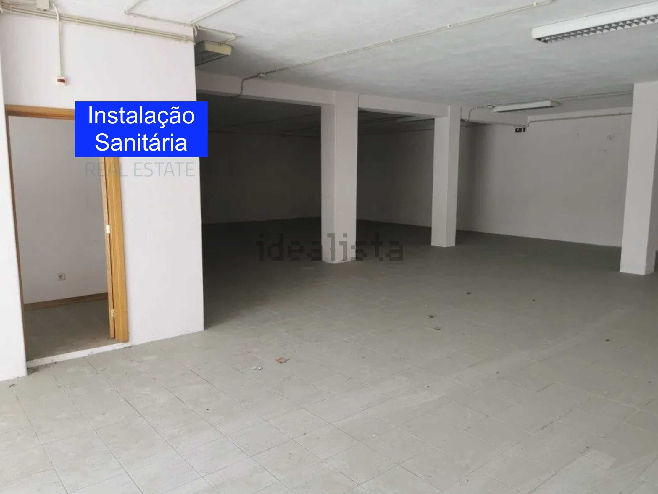 Armazém 170m2 com logradouro de 350m2