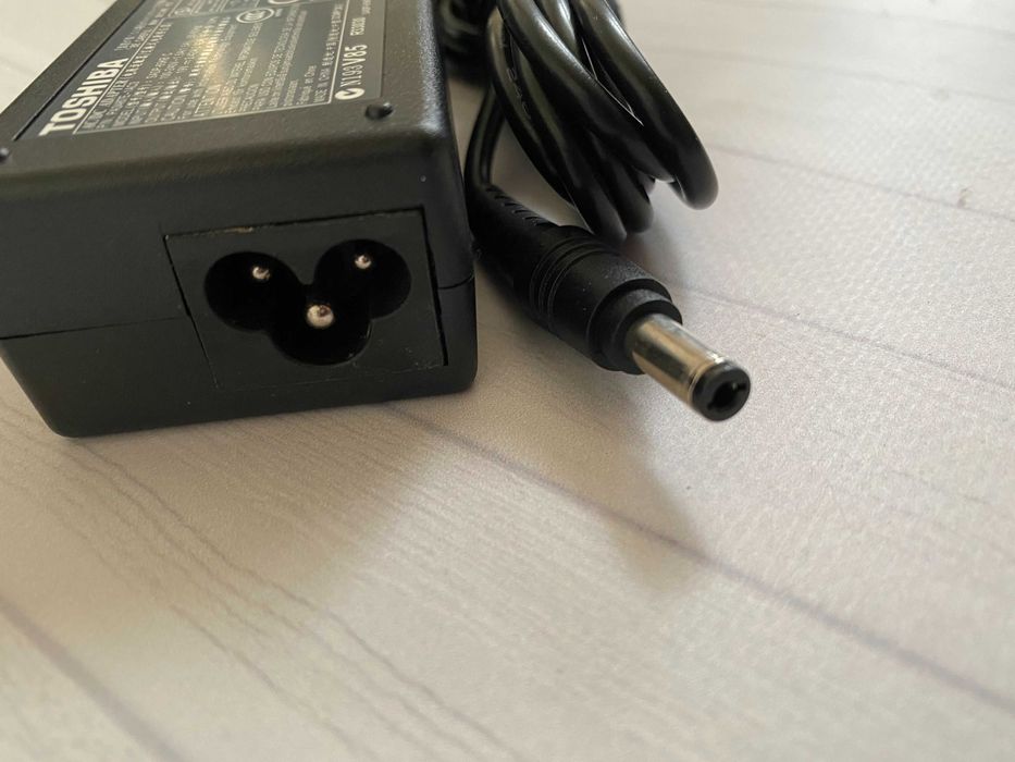 Зарядка для ноутбука Toshiba 19V 3.42A 5.5*2.5mm