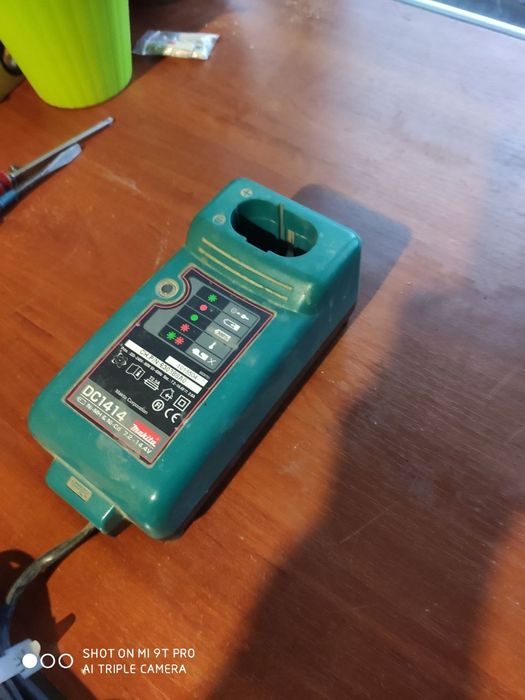 Зарядное устройство для  makita 12 V