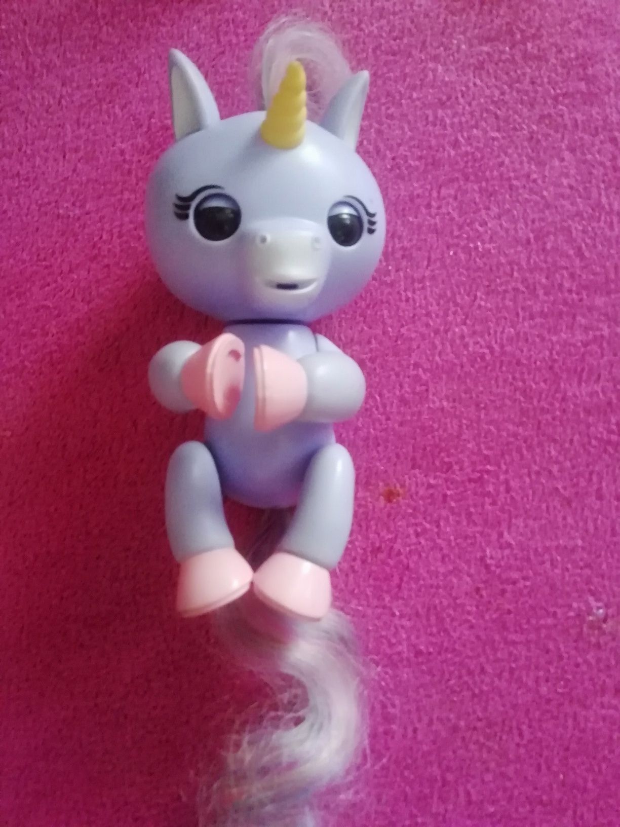 Интерактивный Fingerlings Единорог