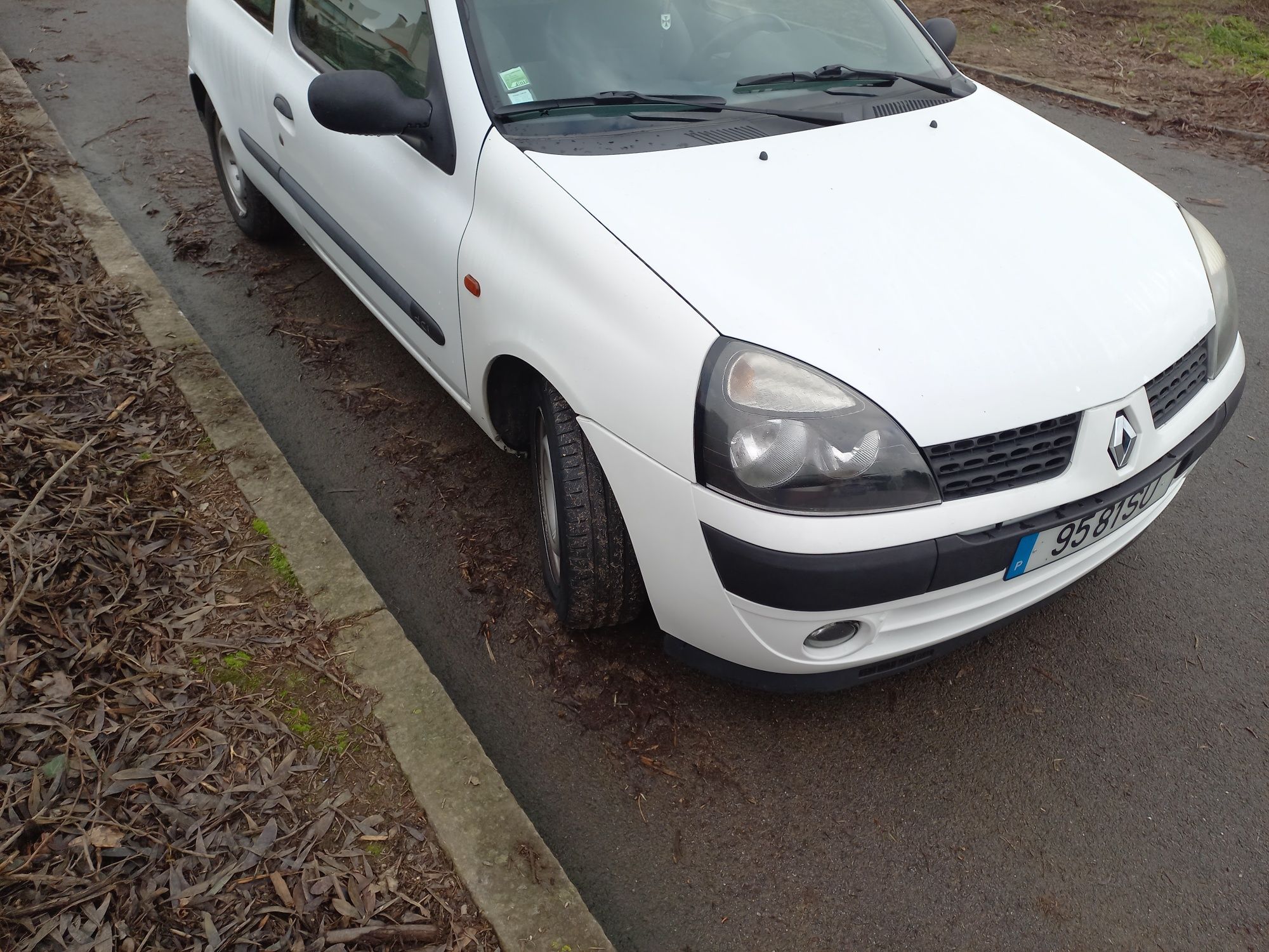 Clio 2002 em bom estado