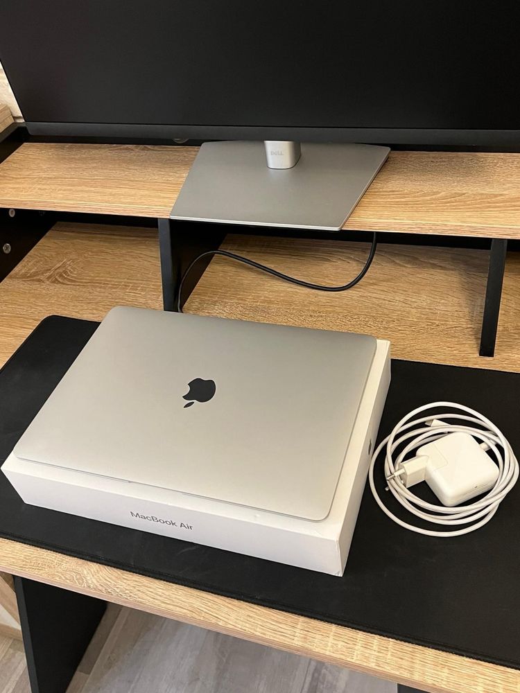 MacBook Air 13” A1932  Intel Core i5, 8GB RAM, 256GB SSD +gratis