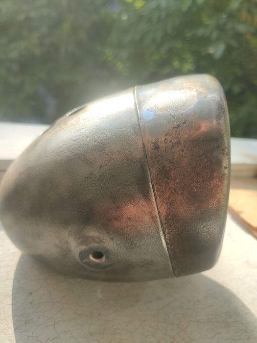 Фара от какого-то мотоцикла,готовилась на кастом.чепер