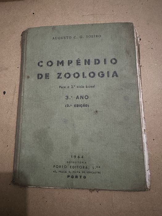 Livro antigo compêndio de zoologia