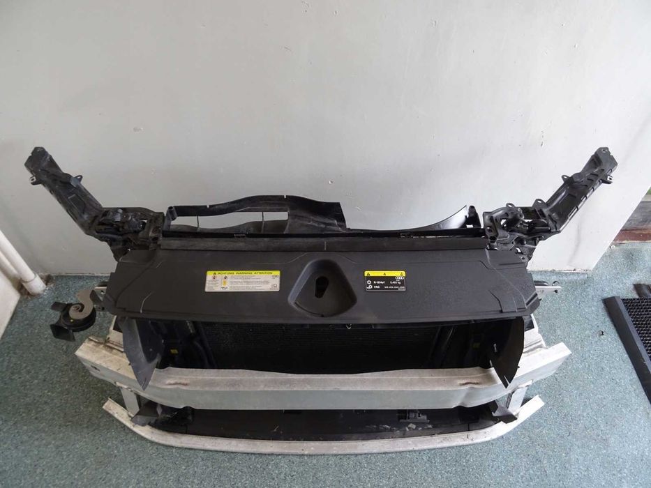 AUDI Q3 83A Передня панель, телевізор