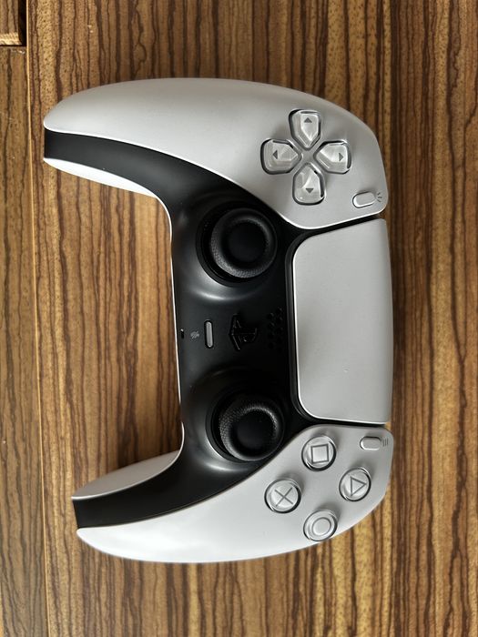 PlayStation 5 Digital Slim – stan idealny + nowy kupon na grę AstroBot