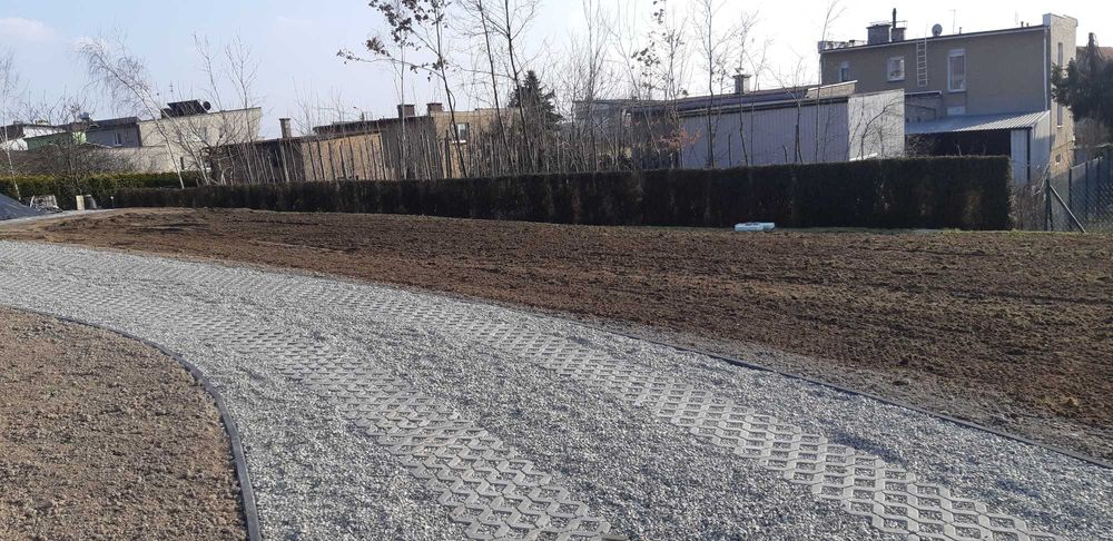 Niwelacja równanie terenu glebogryzarka separacyjna usługi minikoparką