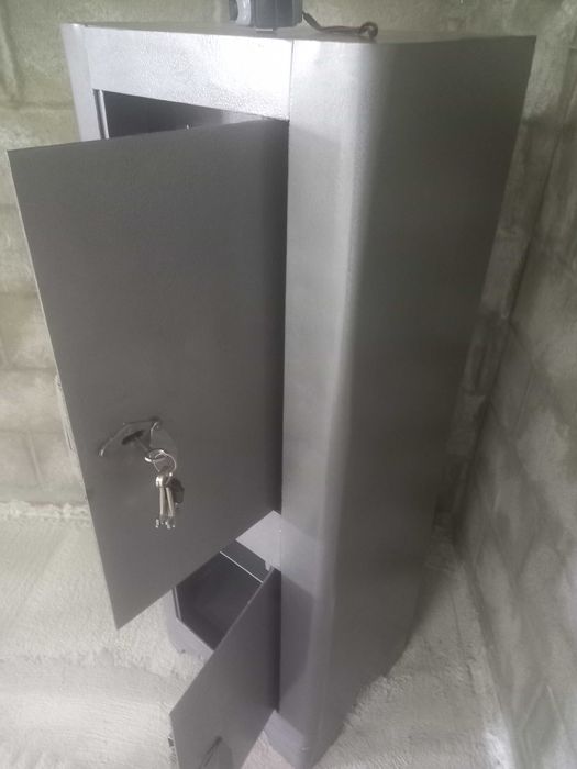 Сейф      металевий 2шт.