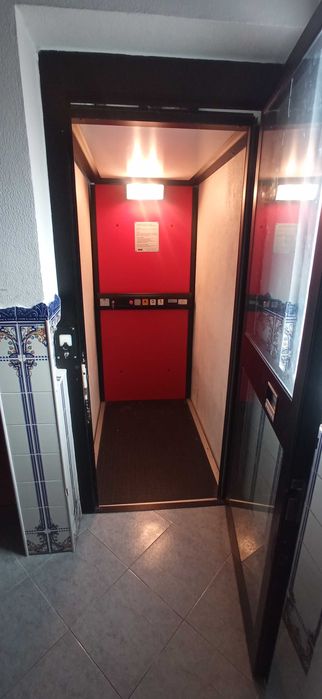 Elevador interior moradia