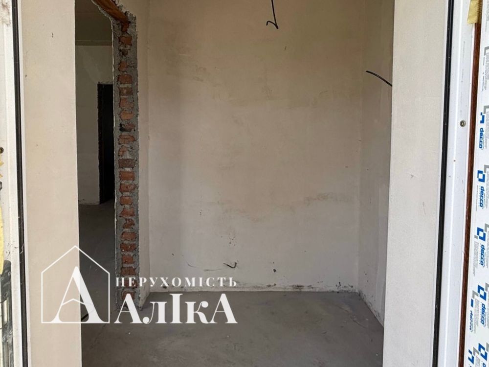 Продам велику 1-кімнатну квартиру в новобудові з окремим входом