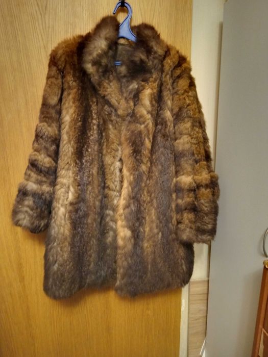 Натуральная пушистая шуба,  полушубок, мягкая выделка.