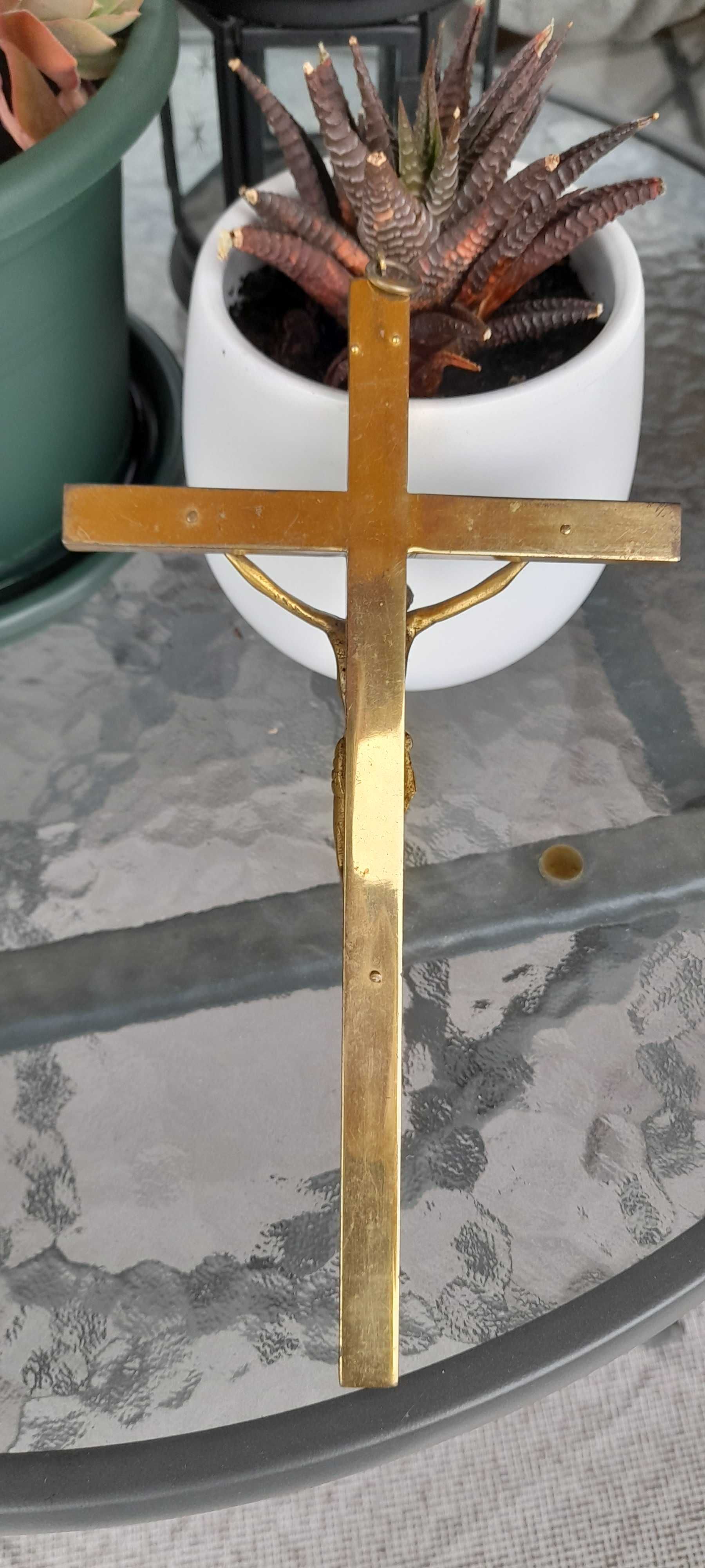 Crucifixo antigo em metal com madrepérola