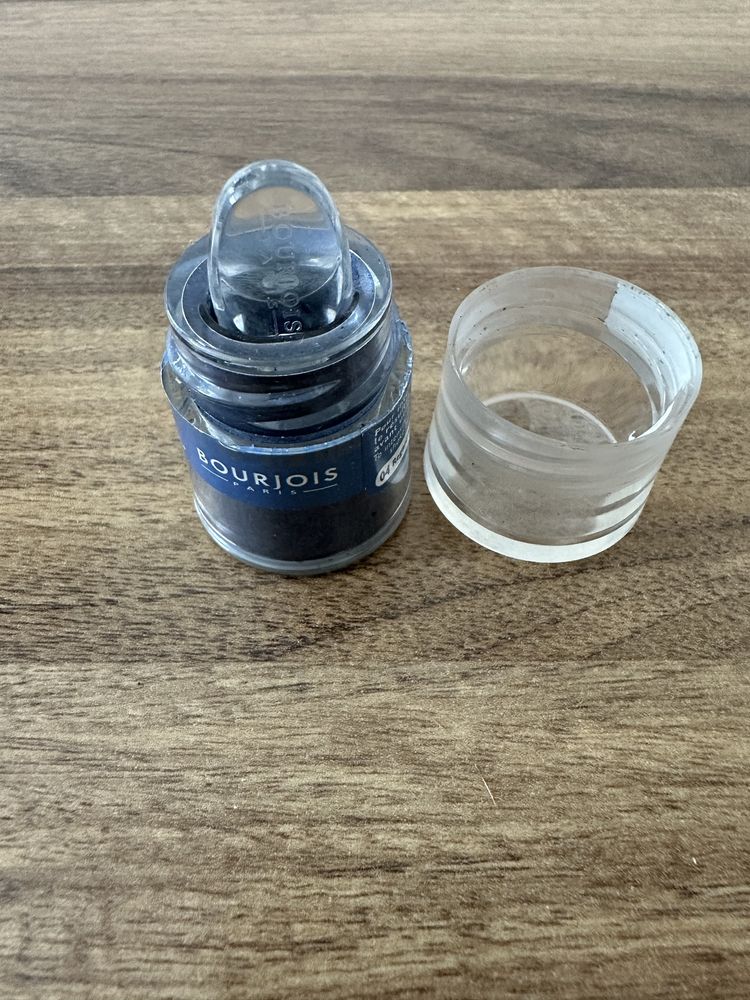 Bourjois Suivez Mon Regard (Sypki cień do powiek) 04 Regard bleu nuit
