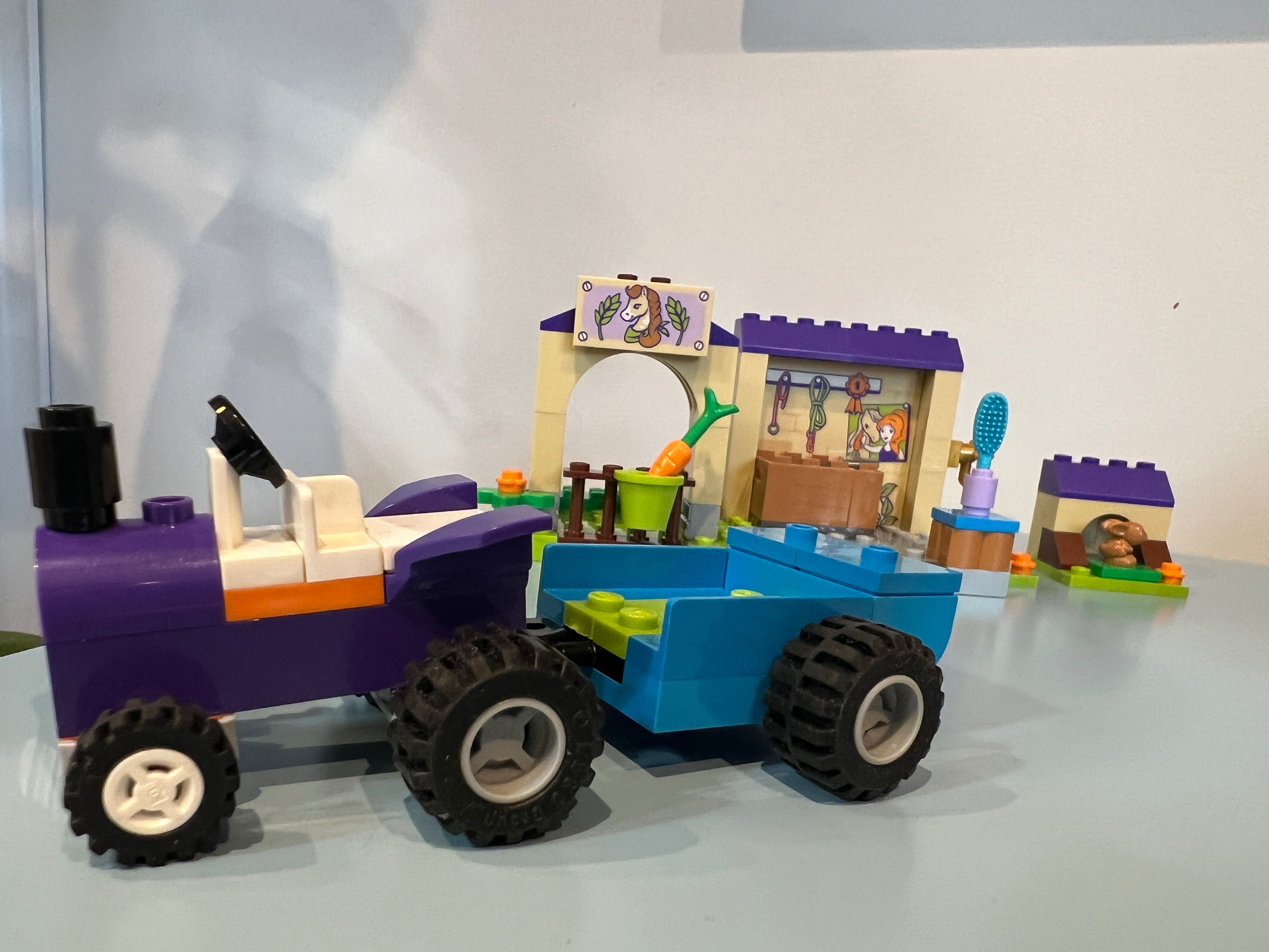 LEGO Friends 41361 Stajnia ze źrebakami Mii koń