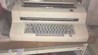 Máquinas de escrever elétricas IBM
