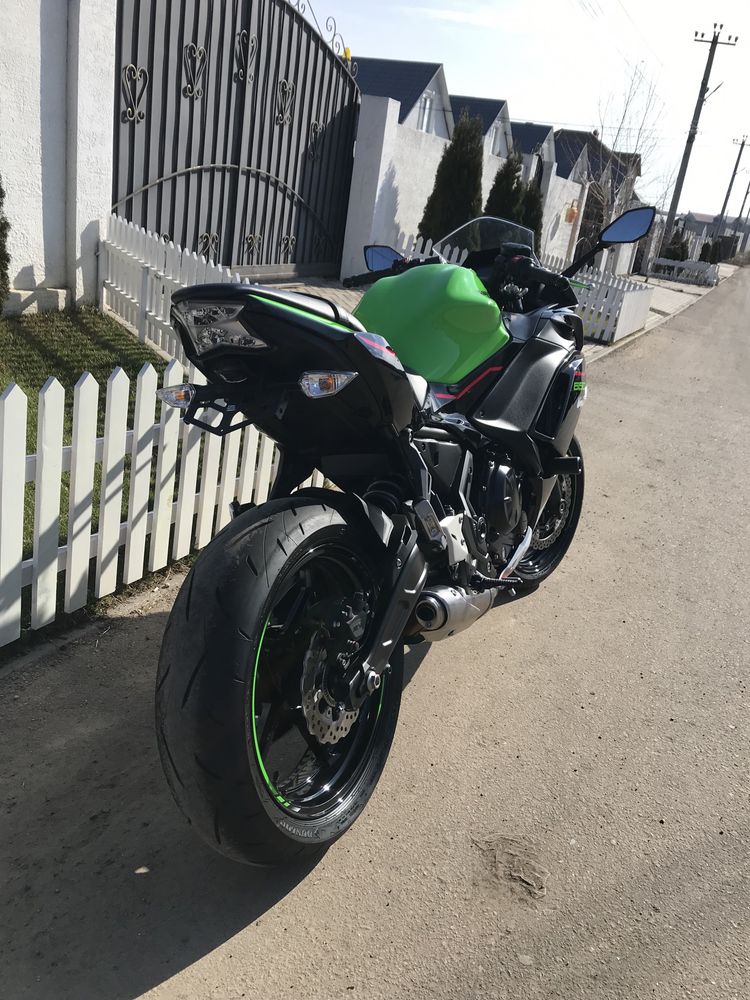 Продам Kawasaki Ninja650 R 2022 года. Пробег 1000миль.