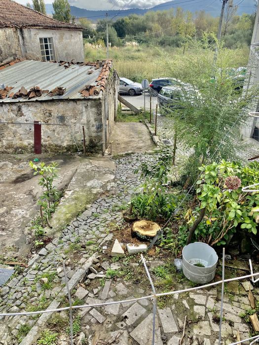 Vende-se moradia com terreno 785m2 Braga ( Delphi Ferreiros)