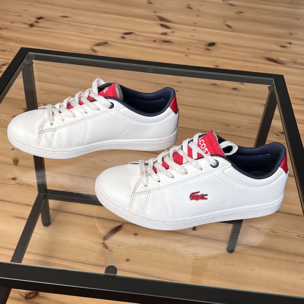 Sneakersy LACOSTE Carnaby Evo białe efektowne r. 35 uk 2,5