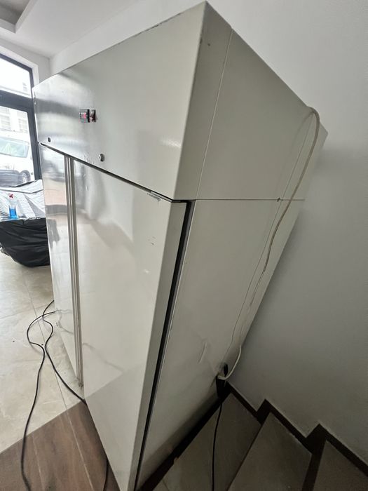 Lodówka duża 1 komorowa 2 drzwiowa / Szafa chłodnicza