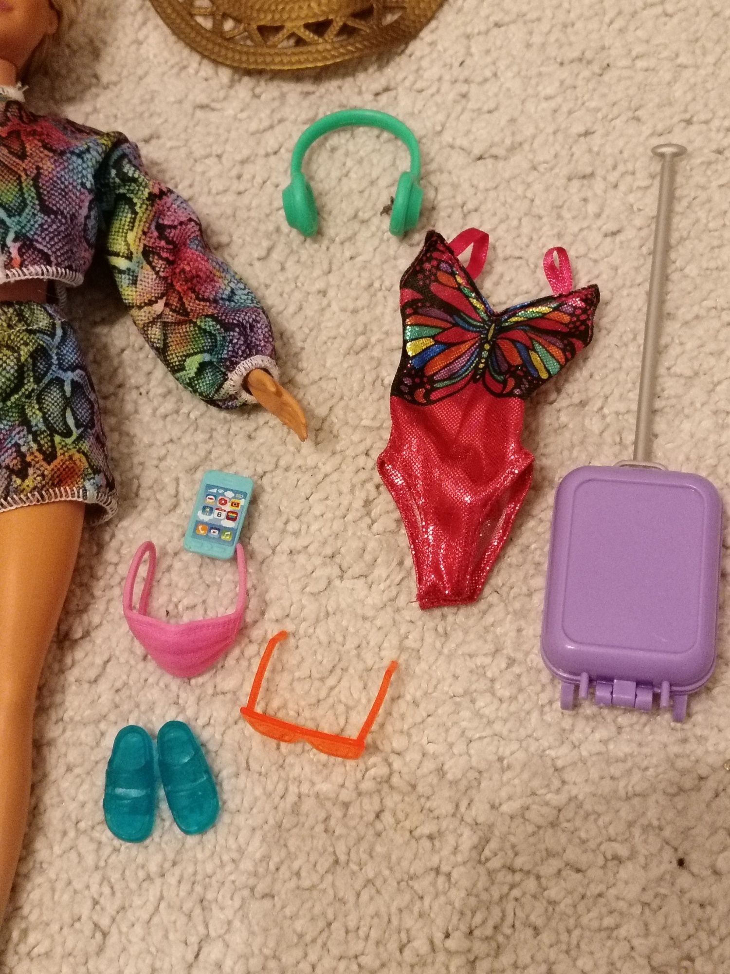 Barbie Wakacyjna zabawa Lalka + akcesoria walizka
