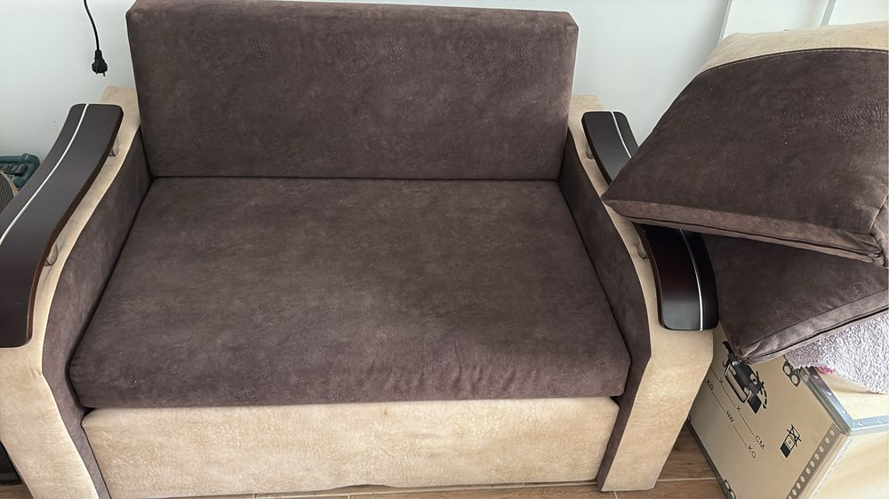 Sofa, łóżko rozkładane z pojemnikiem ,wygodne, funkcjonalna i zadbana!