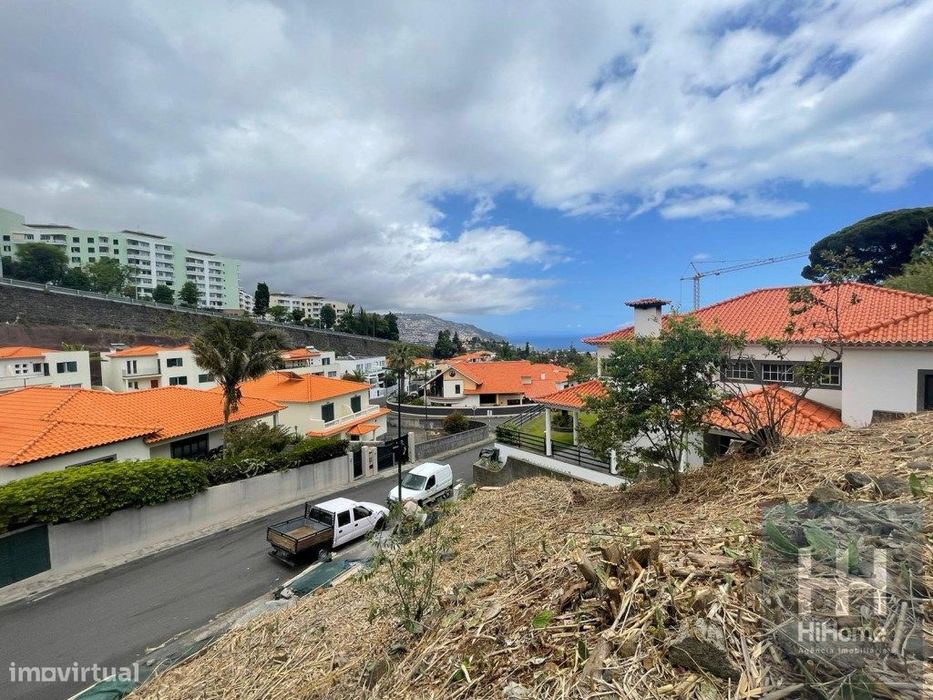 Lote com 805 m2 no Funchal, Virtudes