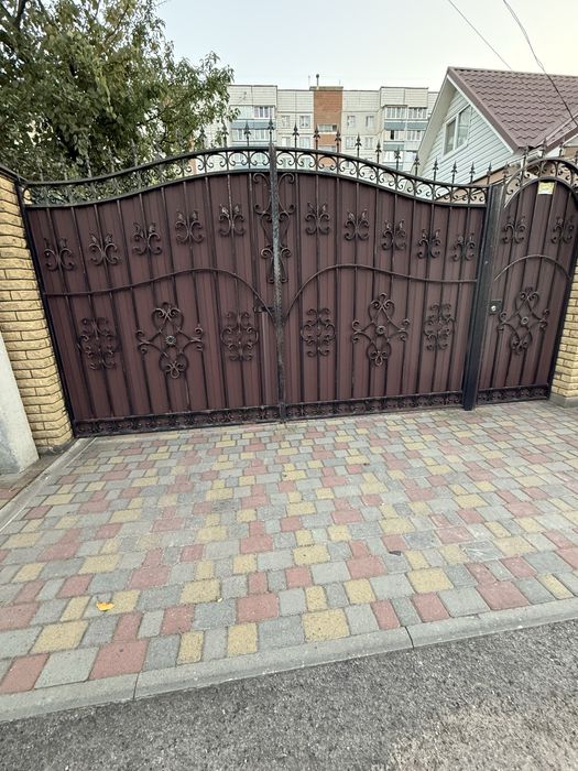 Ковані ворота з хвірткою