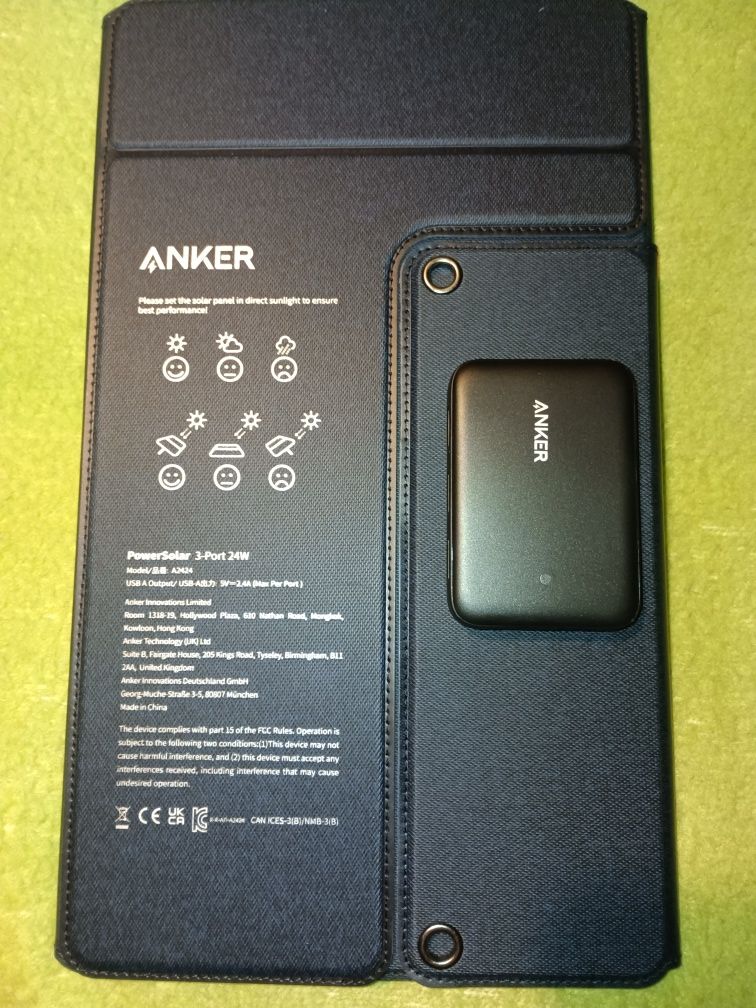 Продам сонячну панель Anker PowerSolar 24W 3-Port USB Solar Battery Ch