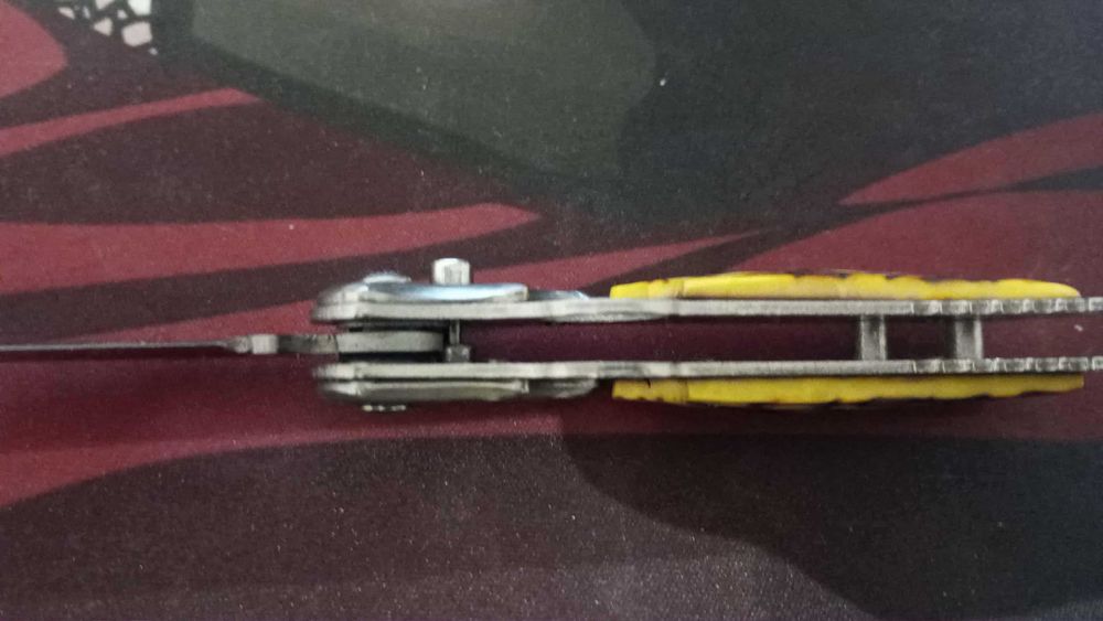 Nóż składany sprężynowy