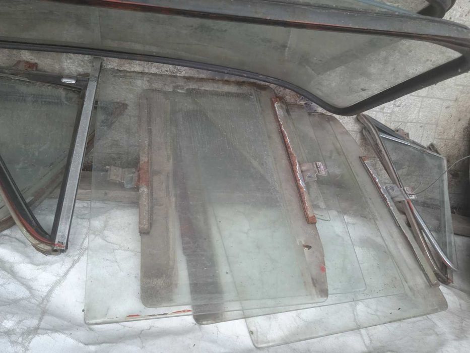 Стекла на ваз 2101 .300грн за вси стекла и мотор робочый ваз 2101