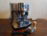 Kolbowy ekspres De'Longhi EC 850.M z zestawem do obsługi