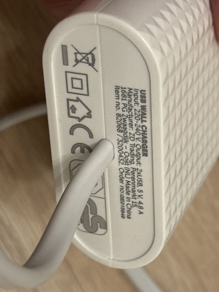 Podwójna ładowarka USB