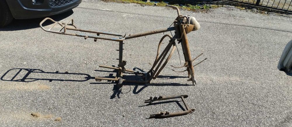 Peças de motorizada antiga