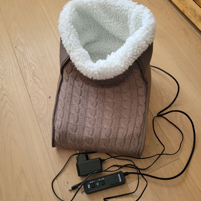 But rozgrzewający z masażerem stóp BEURER