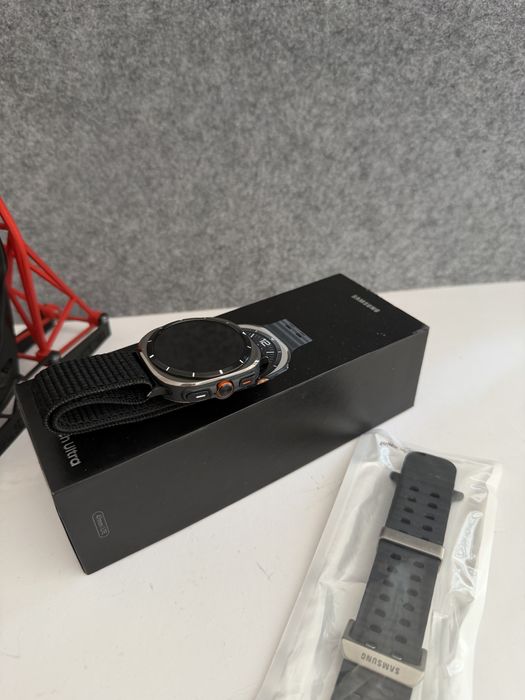 Troco/Vendo Samsung Galaxy Watch Ultra Titanium Silver