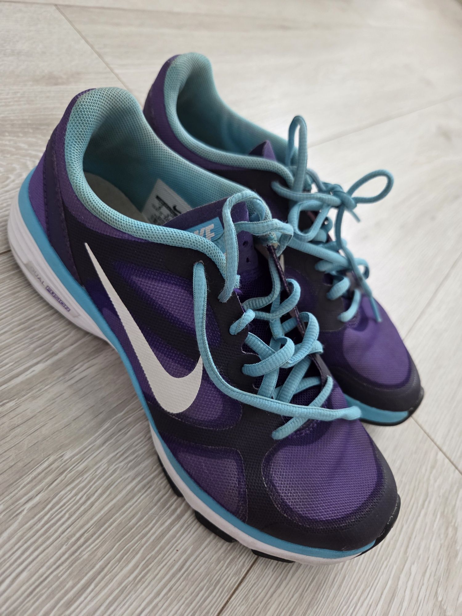Półbuty sportowe sneakersy Nike wkładka 23,5 cm