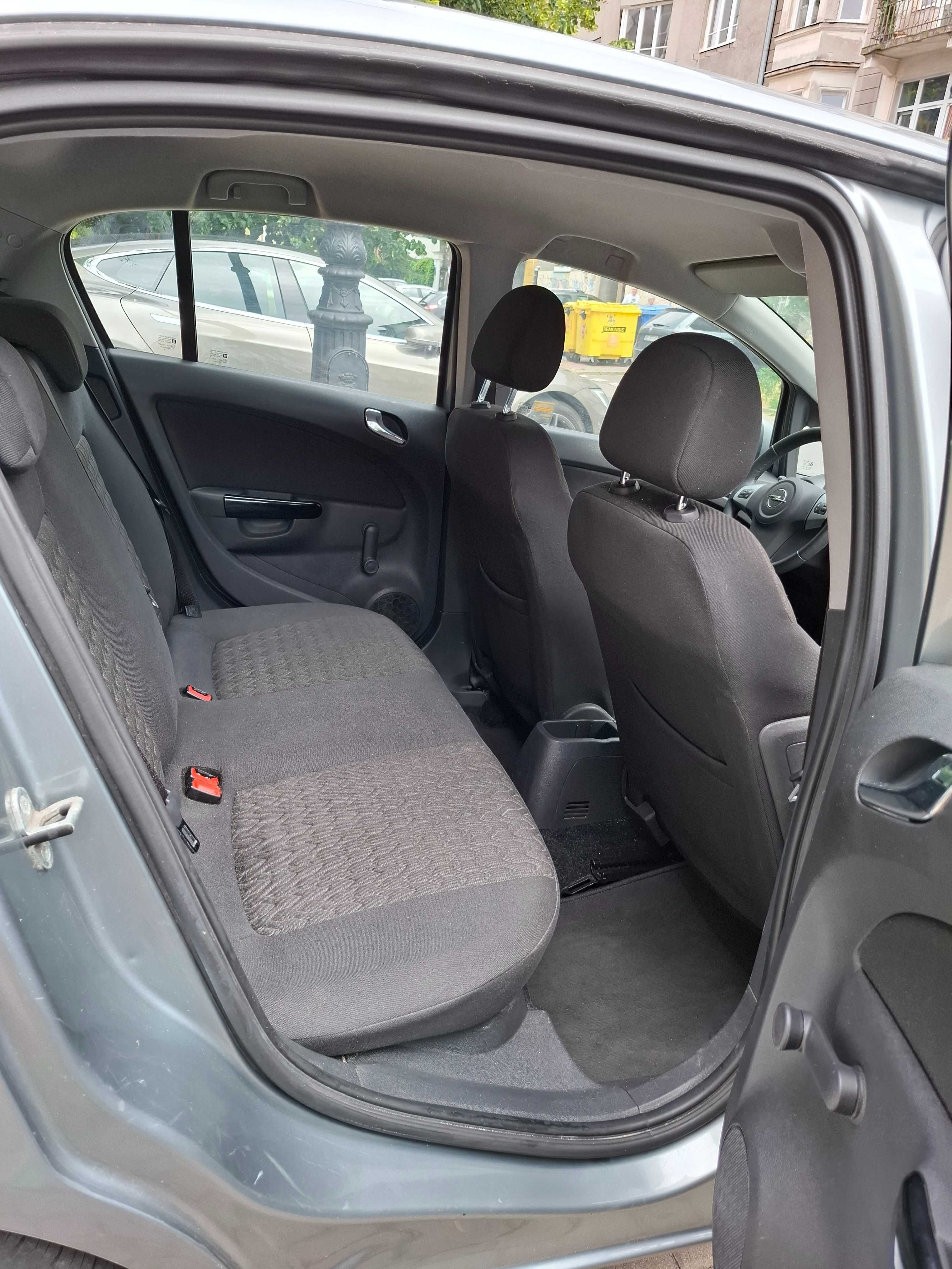samochód osobowy Opel Corsa 1,4