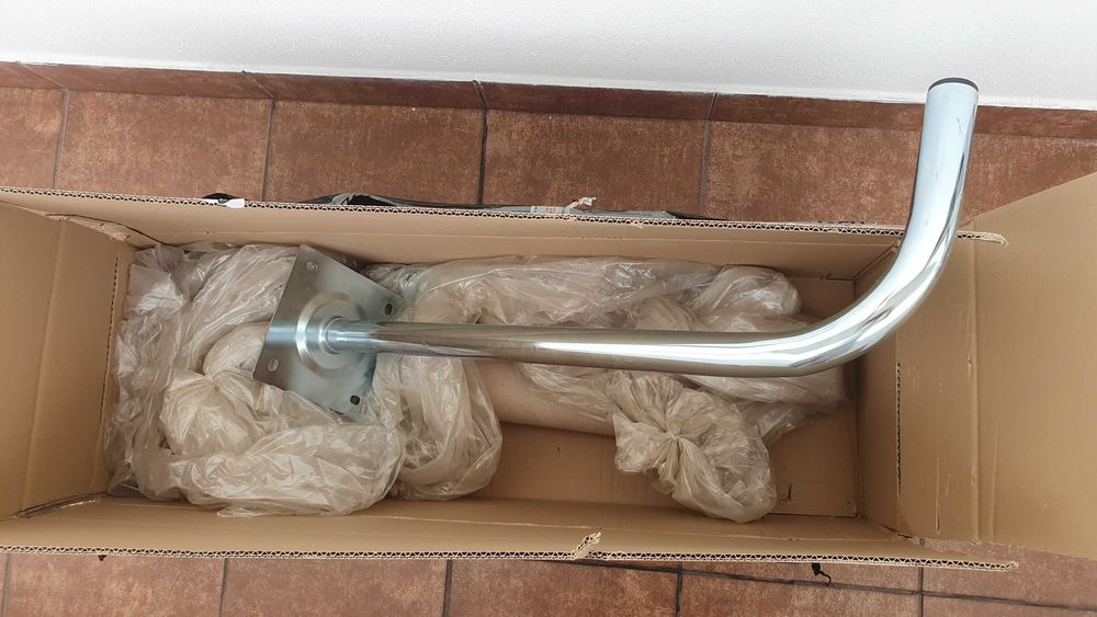 Maszt antenowy poziomy, ocynkowany - dł. 70cm, wys. 25cm (NOWY)