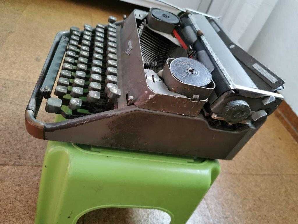 Máquina de escrever Hermes 2000