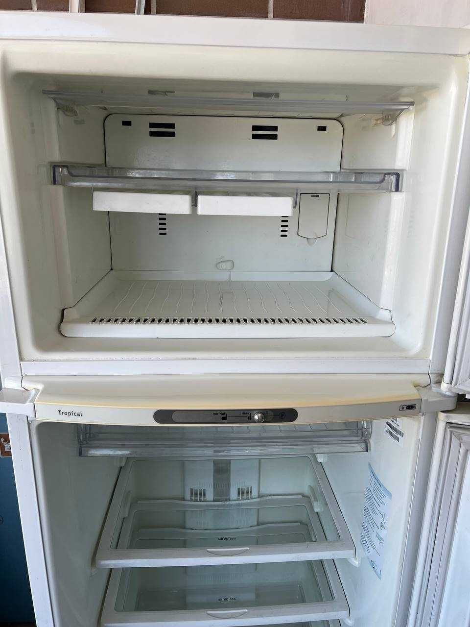 Холодильник Whirlpool No Frost arc4010