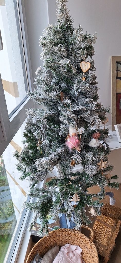 Árvore de natal com neve 150cm